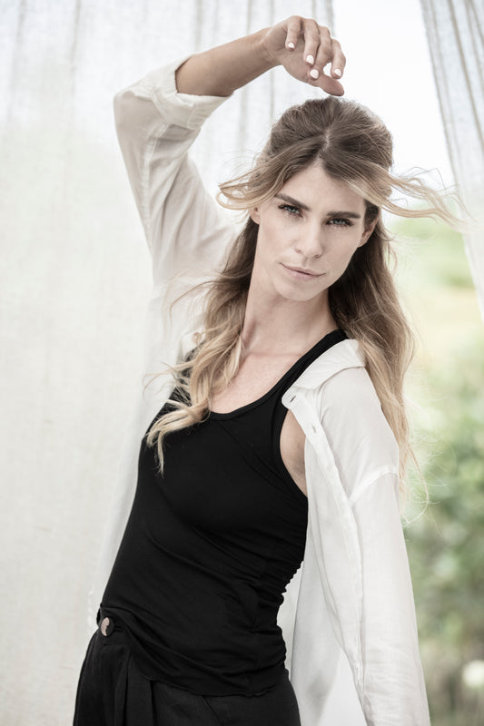 Blouse windblowing